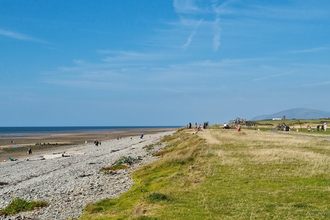 Biggar Bank Beach - grass, pebbles and sea.